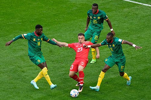 الكاميرون تستهل المونديال بخسارة امام سويسرا بحضور ايكامبي 1 الكاميرون تستهل المونديال بخسارة امام سويسرا بحضور ايكامبي