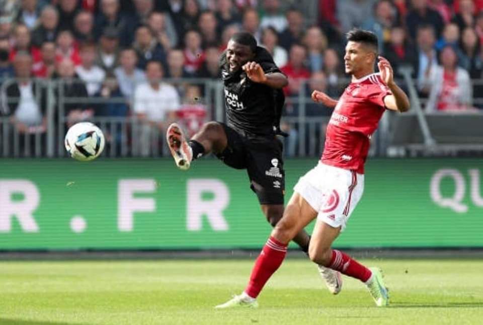 أشرف داري على دكة البدلاء للمرة الثانية تواليا 1 أشرف داري