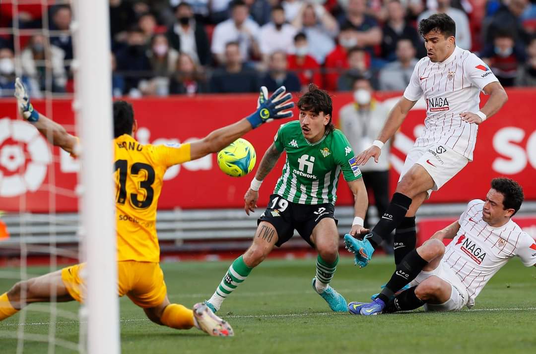 بونو يتألق في ديربي الأندلس المجنون ! 1 بونو ديربي الأندلس