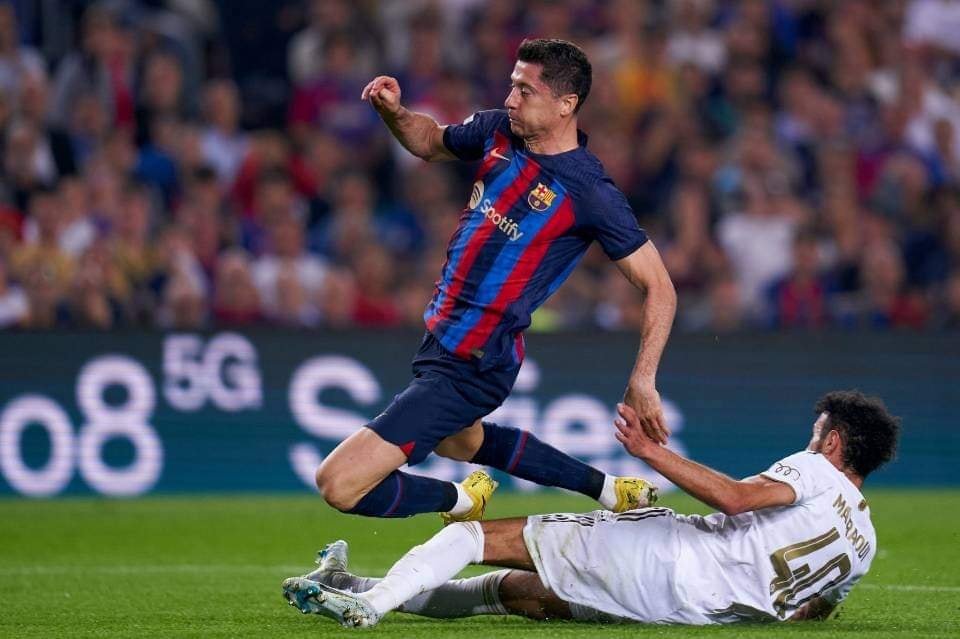 برشلونة يعلن رفع عقوبة الإيقاف عن ليفاندوفسكي وحضوره في مباراة يوم غد 1 برشلونة يعلن رفع عقوبة الإيقاف عن ليفاندوفسكي وحضوره في مباراة يوم غد