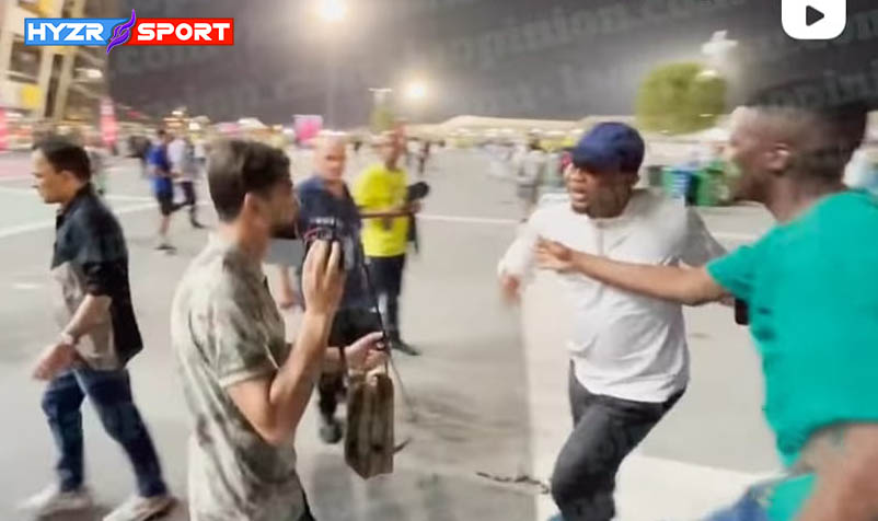 صامويل ايطو يعتدي على مشجع جزائري بالضرب في قطر بعدما اتهمه برشوة غاساما وشتمه