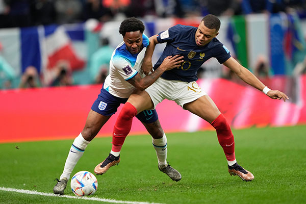 المنتخب الفرنسي يتأهل لنصف نهائي المونديال بعد فوزه على إنجلترا ليصطدم بأسود الأطلس 1 المنتخب الفرنسي يتأهل لنصف نهائي المونديال بعد فوزه على إنجلترا ليصطدم بأسود الأطلس