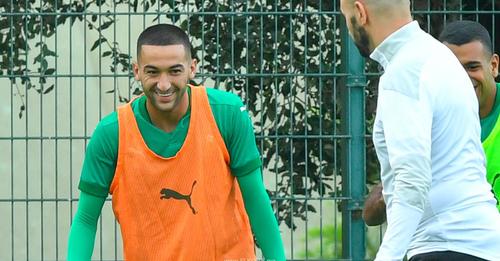 حكيم زياش في لقطة طريفة "بيض" وليد الركراكي في التداريب