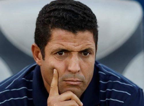 الوداد يفسخ عقده مع مدربه الحسين عموتة ، وخطأ جسيم يكلفه الرحيل ب0 درهم 1 الوداد يفسخ عقده مع مدربه الحسين عموتة ، وخطأ جسيم يكلفه الرحيل ب0 درهم