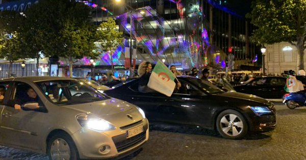 فرحة الجماهير في شوارع الجزائر بعد فوز فرنسا على المغرب في نصف نهائي مونديال قطر 1 فرحة الجماهير في شوارع الجزائر بعد فوز فرنسا على المغرب في نصف نهائي مونديال قطر