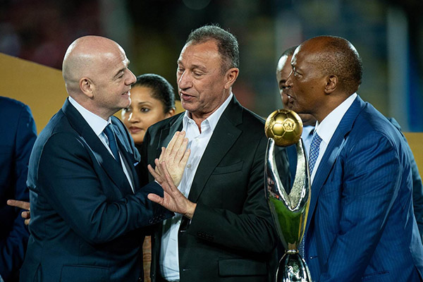 لقجع يصارع في دواليب الكاف لمشاركة نادي مغربي بدلا من الأهلي المصري في مونديال الأندية