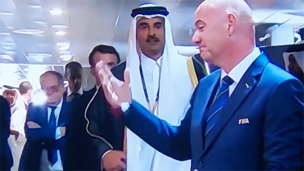 رئيس الفيفا انفانتينو يهين أمير قطر تميم أمام رئيس فرنسا ماكرون خلال نهائي المونديال 1 رئيس الفيفا انفانتينو يهين أمير قطر تميم أمام رئيس فرنسا ماكرون خلال نهائي المونديال