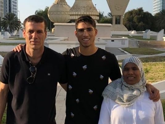 والد أشرف حكيمي : "لم أكن سعيدا بعد الفوز على اسبانيا ، والمغرب لم يستحق الفوز" 1 والد أشرف حكيمي : "لم أكن سعيدا بعد الفوز على اسبانيا ، والمغرب لم يستحق الفوز"