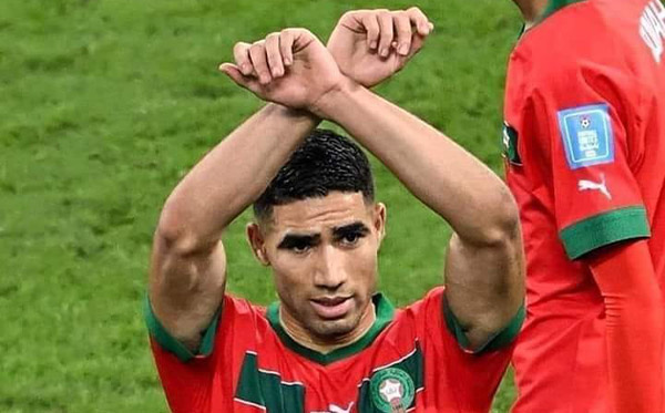 حركة أشرف حكيمي في وجه رئيس الفيفا تشعل مواقع التواصل 1 حركة أشرف حكيمي في وجه رئيس الفيفا تشعل مواقع التواصل