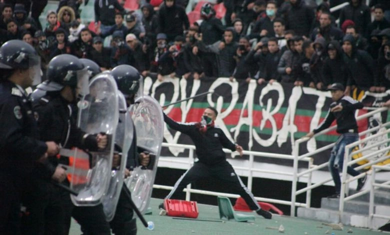 إعتقال 37 شخصا على خلفية مباراة الكلاسيكو بين الوداد والجيش 1 إعتقال 37 شخصا على خلفية مباراة الكلاسيكو بين الوداد والجيش