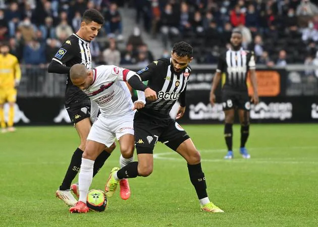 نادي انجيه يعاني الأمرّّين مع اقتراب رحيل أوناحي و بوفال 1 نادي انجيه يعاني الأمرّّين مع اقتراب رحيل أوناحي و بوفال