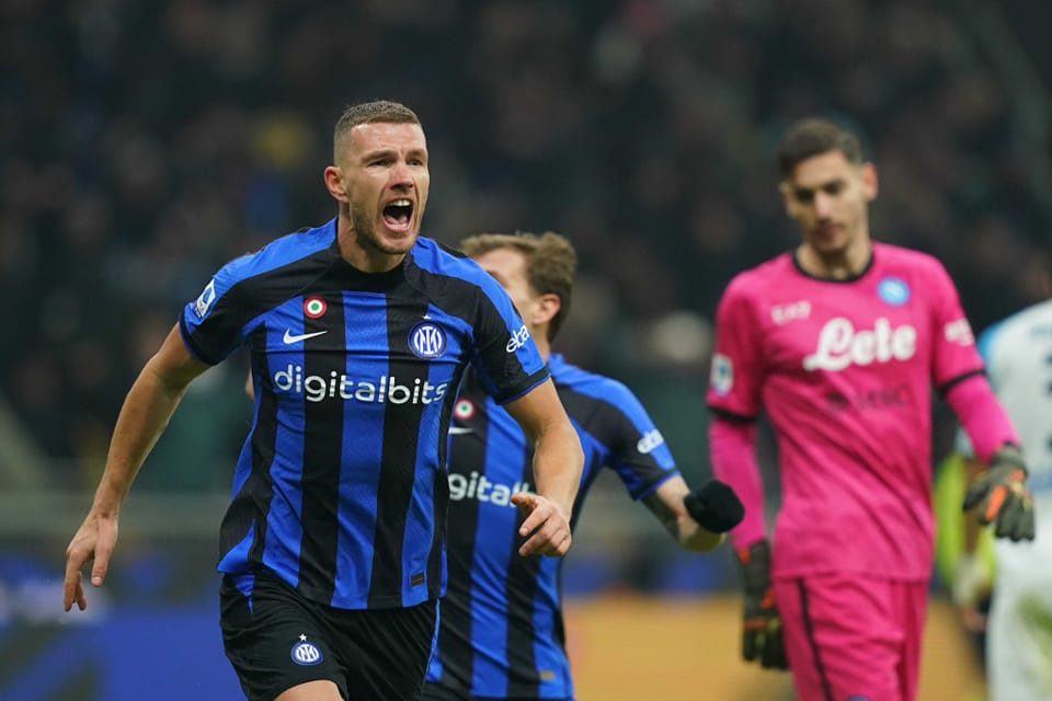 نابولي يسقط أمام إنتر ميلان ويتجرع خسارته الأولى في الكالتشيو هذا الموسم