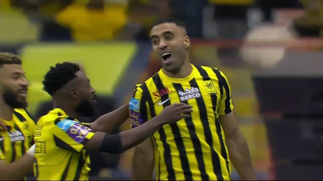 شاهد أهداف حمد الله في نهائي كأس السوبر السعودي وتتويجه باللقب الثالث له 1 شاهد أهداف حمد الله في نهائي كأس السوبر السعودي وتتويجه باللقب الثالث له