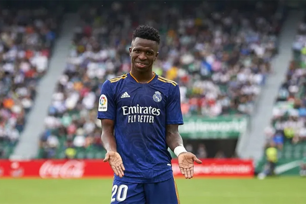 فينيسيوس جونيور ينفجر في وجه رابطة الليغا الإسبانية بعد تعرضه لحملة عنصرية