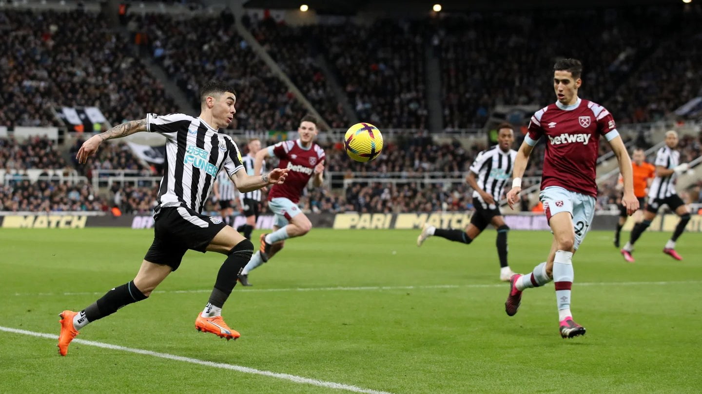 تدخل نايف أكرد أمام مهاجم نيوكاسل وانقاذ فريقه من هدف محقق على طريقة الكبار