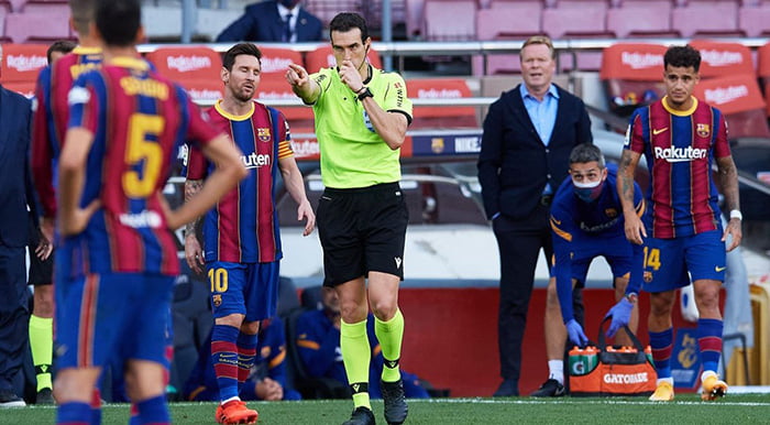 برشلونة متهم بإرشاء الحكام للفوز بالليغا ومهدد بالهبوط للدرجة الثانية 1 برشلونة متهم بإرشاء الحكام للفور بالليغا ومهدد بالهبوط للدرجة الثانية