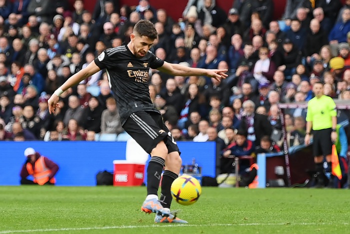 هدف جورجينيو "الصاروخي" رفقة ارسنال في مرمى استون فيلا 1 هدف جورجينيو "الصاروخي" رفقة ارسنال في مرمى استون فيلا