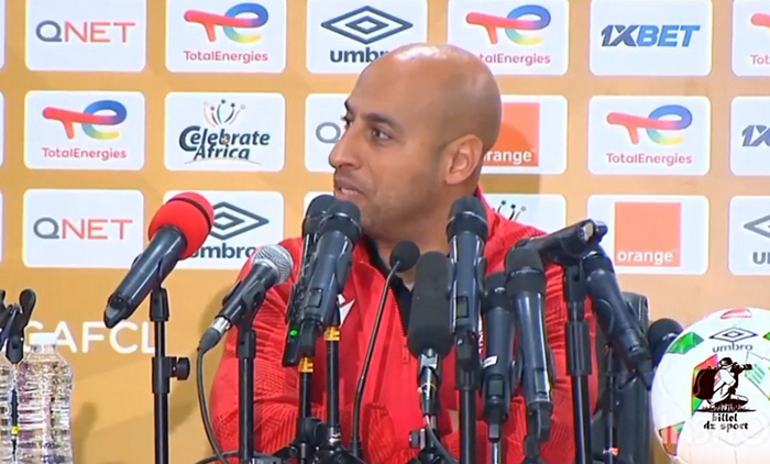 مدرب الوداد يغادر الندوة الصحفية بسبب استفزازات صحفي جزائري 1 مدرب الوداد يغادر الندوة الصحفية بسبب استفزازات صحفي جزائري