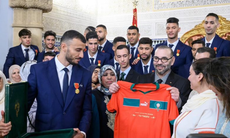 الكاف يتوج الملك محمد السادس بجائزة التميز لسنة 2022 1 الكاف يتوج الملك محمد السادس بجائزة التميز لسنة 2022