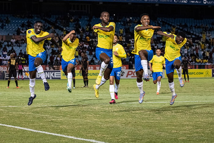 صنداونز يعلن إصابة 11 لاعب قبل مواجة الهلال السوداني 1 صنداونز يعلن إصابة 11 لاعب قبل مواجة الهلال السوداني