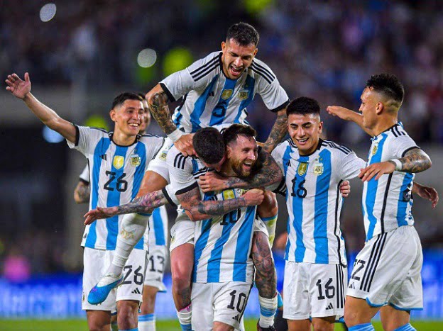 ميسي يسجل ضربة حرة عالمية رفقة الأرجنتين ضد بنما ويصل لهدفه الـ800 1 ميسي يسجل ضربة حرة عالمية رفقة الأرجنتين ضد بنما