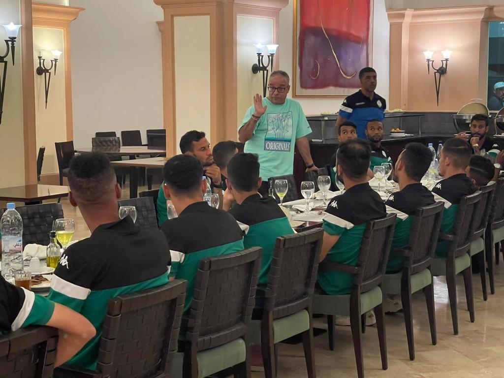 لاعبوا الرجاء يثورون في وجه البدراوي بسبب عدم مستحقاتهم