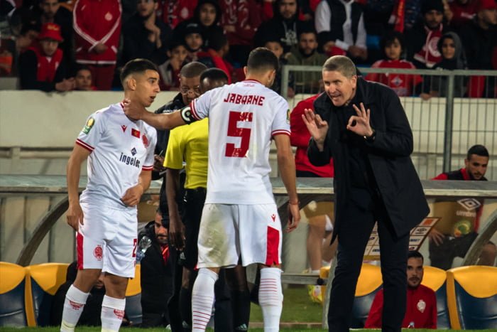 ركائز الوداد تقود انقلابا على غاريدو داخل مستودع الملابس 1 ركائز الوداد تقود انقلابا على غاريدو داخل مستودع الملابس