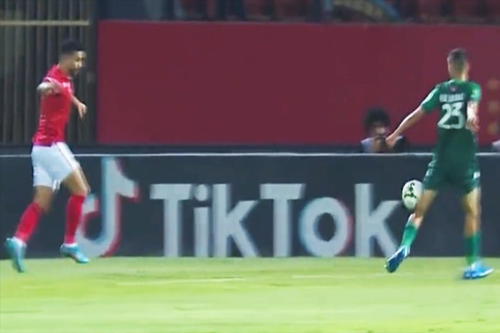 جماهير الرجاء متخوفة من تكرار فضيحة تحكيمية أخرى أمام الأهلي