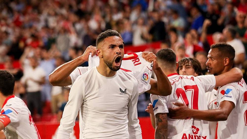 مينديليبار يوبخ النصيري بعد احتفاله بهدفه بخلع القميص 1 مينديليبار يوبخ النصيري بعد احتفاله بهدفه بخلع القميص