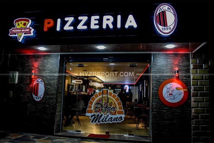 مطعم بيتزا جزائري يسرق شعار ميلان والنادي يراسل الحكومة لإغلاقه 1 مطعم بيتزا جزائري يسرق شعار ميلان والنادي يراسل الحكومة لإغلاقه