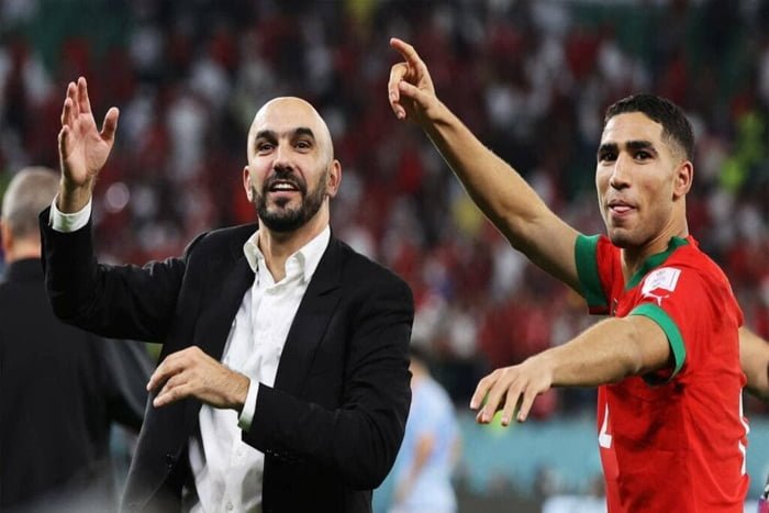 وليد الركراكي : "حكيمي أفضل لاعب في العالم وهو مثل إبني" 1 وليد الركراكي : "حكيمي أفضل لاعب في العالم وهو مثل إبني"