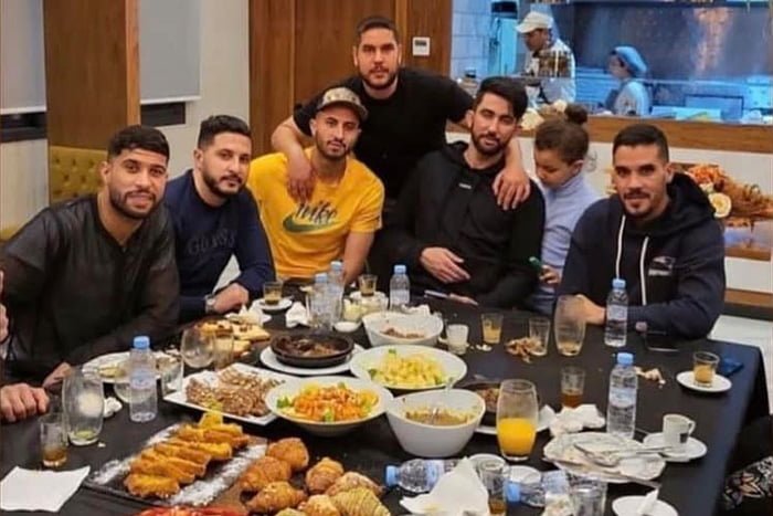 الناصيري يدعو اللاعبين لافطار جماعي ويذوب الخلافات