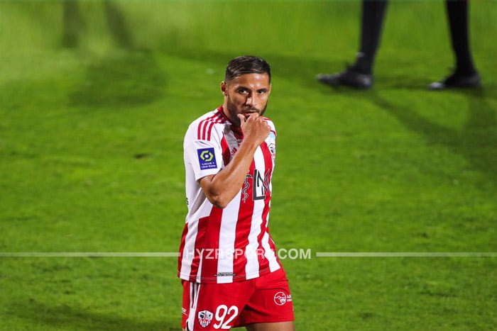 بلايلي يهرب من معسكر اجاكسيو والنادي يتجه لـ"طرده" 1 بلايلي يهرب من معسكر اجاكسيو والنادي يتجه لـ"طرده"