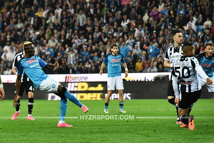 نابولي بطلا للدوري الإيطالي لأول مرّة منذ 33 عاما