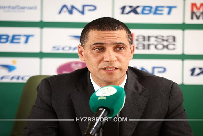 بودريقة يصدم لاعبي الرجاء : "إما الإنضباط أو الرحيل"