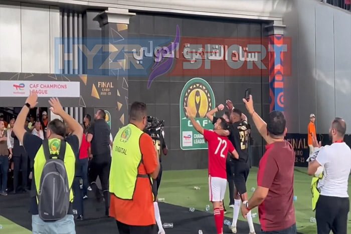 جماهير الاهلي تعتدي على لاعبي وبعثة الوداد والصحفيين المغاربة