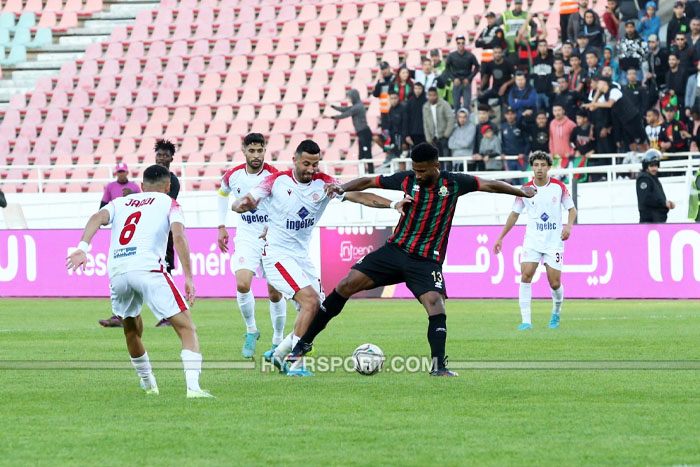 الجيش يقترب من البطولة ، والوداد مهدد بموسم "صفري" مثل الرجاء 1 الجيش يقترب من البطولة ، والوداد مهدد بموسم "صفري" مثل الرجاء