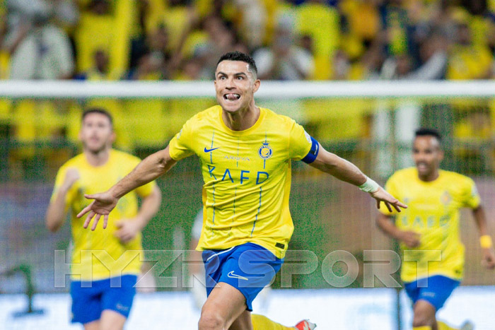 رونالدو يسجل ضربة حرة عالمية ويصل لهدفه الـ11 في ليلة "التيفو"