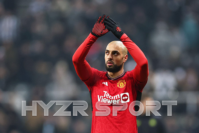 جماهير وإعلام اليونايتد يطالبون برحيل أمرابط في يناير ! 2 جماهير وإعلام اليونايتد يطالبون برحيل أمرابط في يناير !