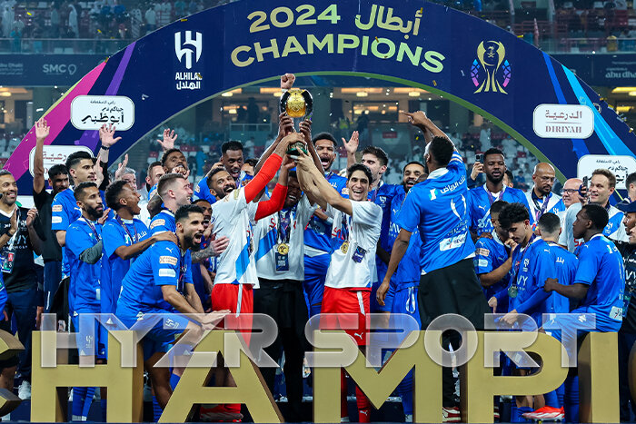 الهلال يكتسح الإتحاد برباعية ويتوج بلقب السوبر السعودي